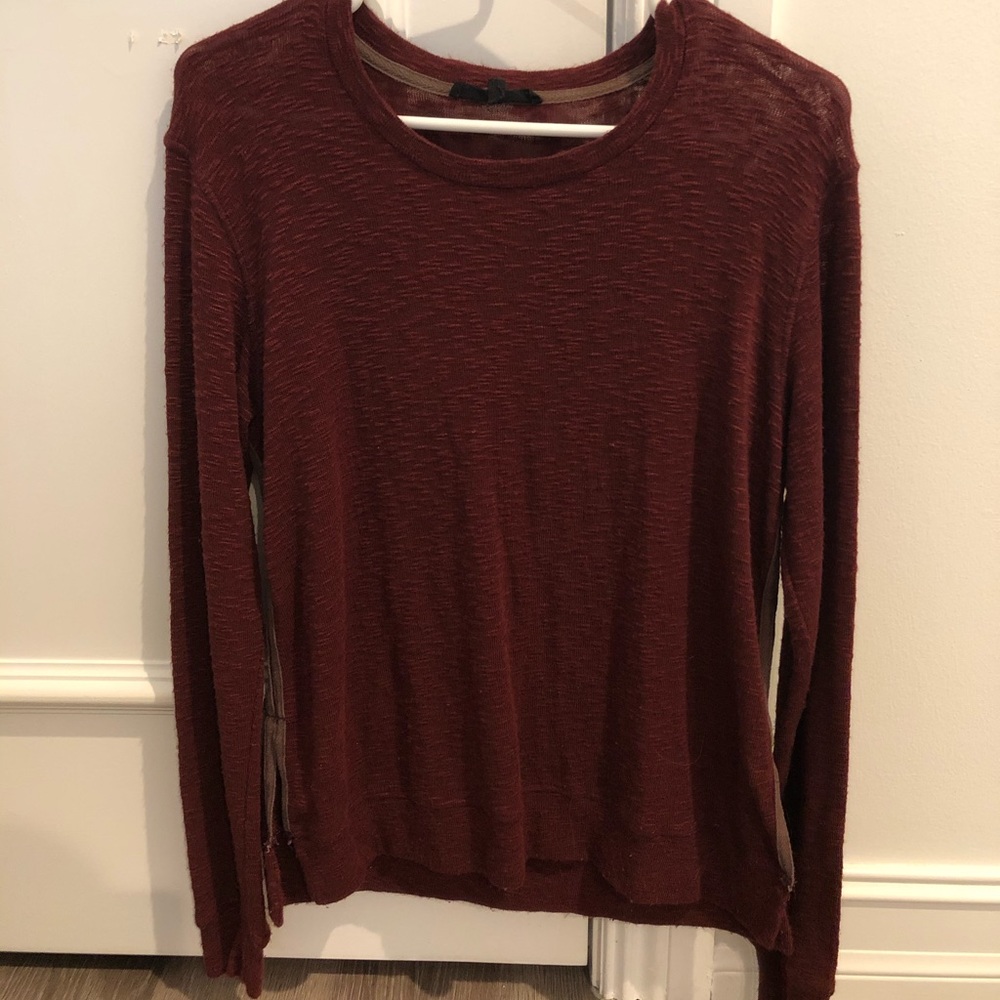 Olivaceous red long sleeve top